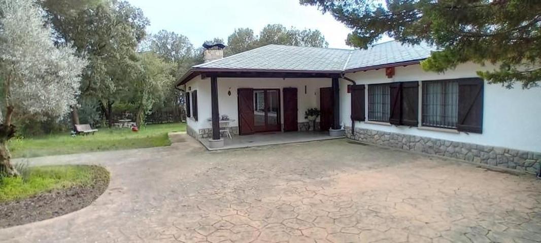 Chalet en venta en Seva photo 0