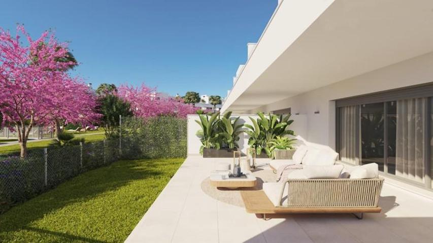 Apartamento en venta en Estepona, Los Flamingos photo 0