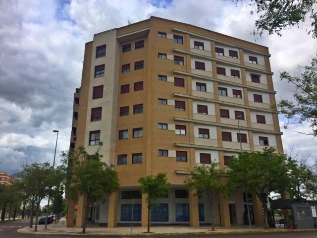 Local comercial en venta en Badajoz photo 0