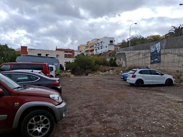 Terreno en venta en Santa Cruz de Tenerife, Carretera General del Sur, 38109 photo 0