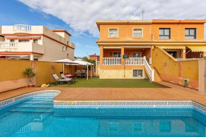 Bungalow en venta en Torrevieja, Aguas Nuevas photo 0