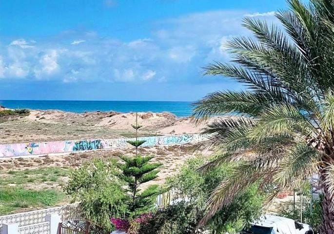 Chalet en venta en Valencia, Oliva Playa photo 0