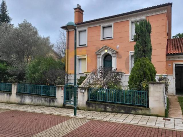 Chalet en venta en Valladolid photo 0