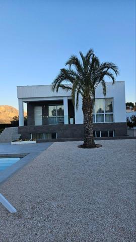 Chalet en venta en Orihuela, Urb. Montepinar photo 0