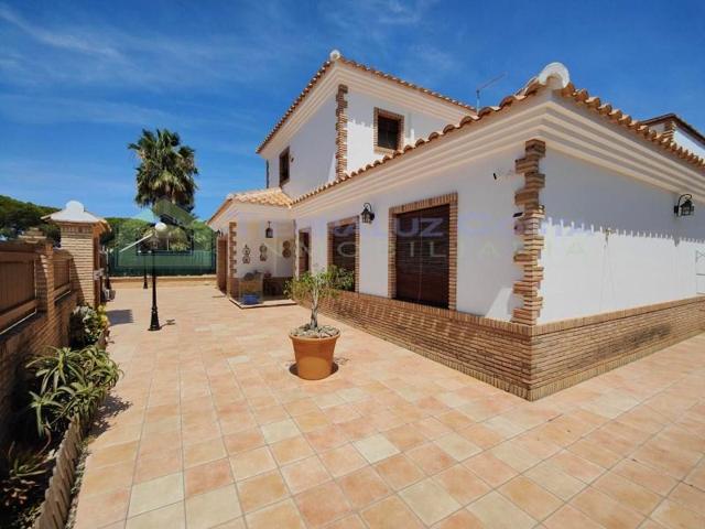 Chalet en venta en Lepe photo 0