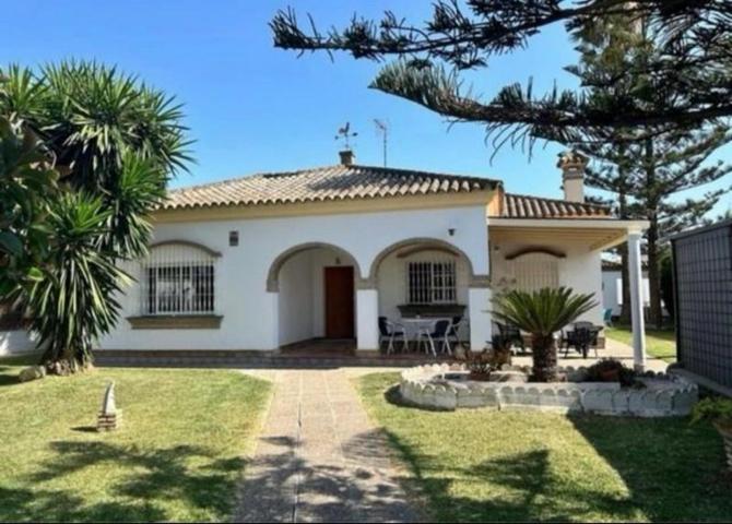 Chalet en venta en Chiclana de la Frontera, Los gallos photo 0