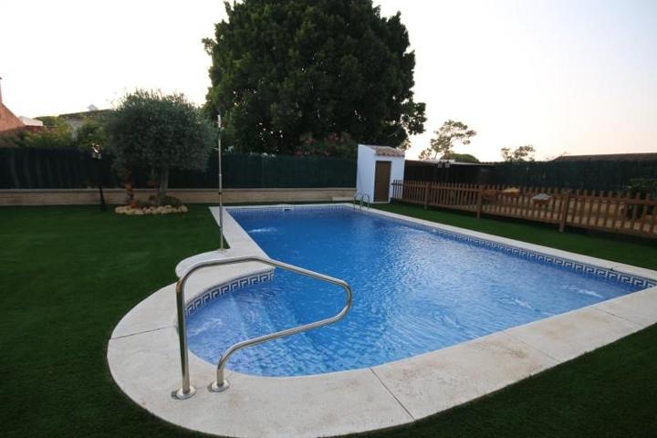 Chalet en venta en Lepe, Pinares de lepe photo 0