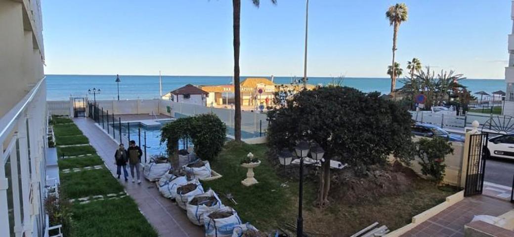 Apartamento en venta en Torremolinos, La Carihuela photo 0