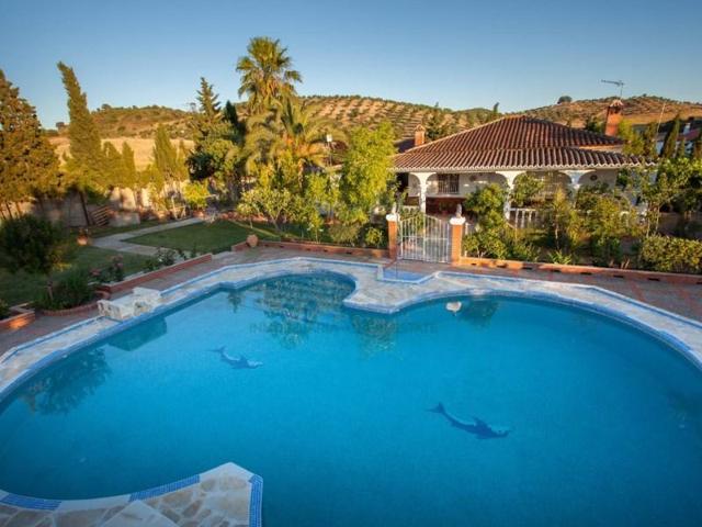 Casa con terreno en venta en Olvera photo 0