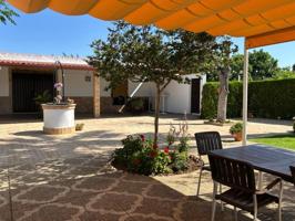 Chalet en venta en Villanueva del Ariscal, Villanueva del Ariscal photo 0