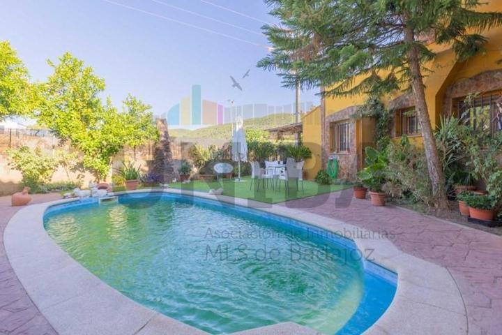 Chalet en venta en Alburquerque, Extremadura photo 0