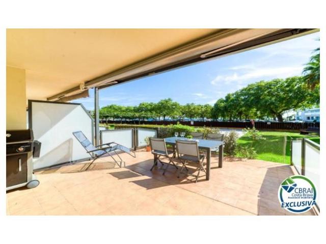 Piso en venta en Roses photo 0