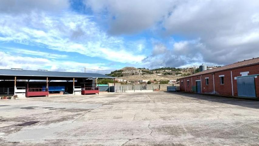 Nave industrial en venta en Portillo, Arrabal de portillo photo 0