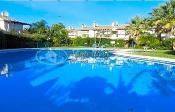 Chalet en venta en Marbella, Puerto Banús photo 0