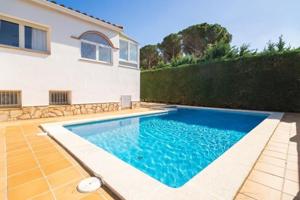 Casa en venta en L'Escala, Riells photo 0