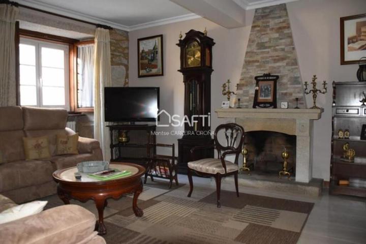 Adosada en venta en Santiago de Compostela photo 0