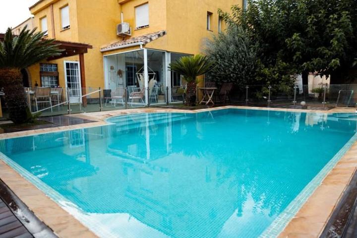 Adosada en venta en La Pobla de Vallbona, La Pobla de Vallbona photo 0