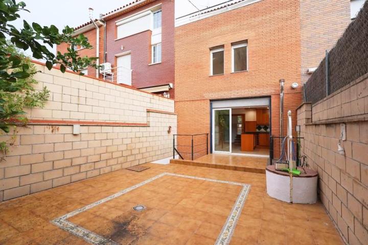 Adosada en venta en Vilanova i la Geltrú, Molí de Vent photo 0