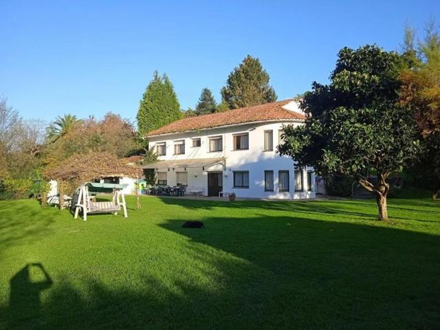 Chalet en venta en Bergondo photo 0