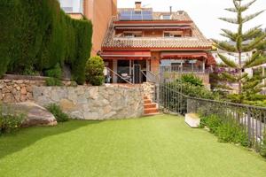 Casa en venta en Corbera de Llobregat, Els carsos photo 0
