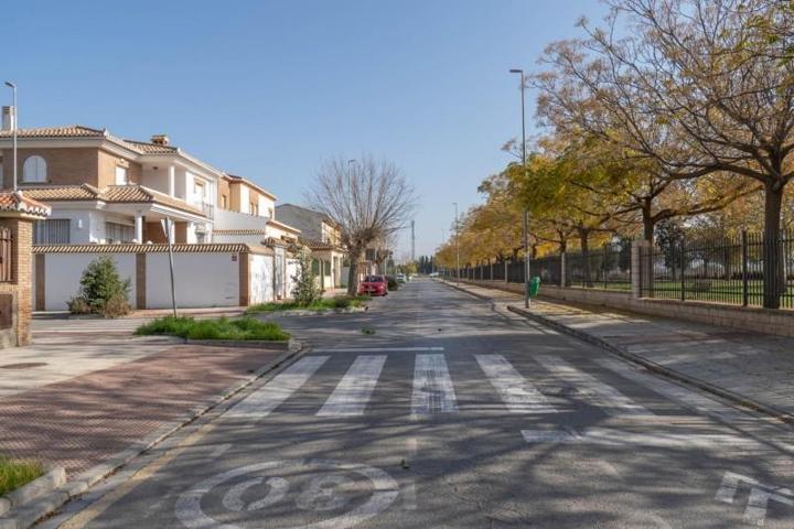 Chalet en venta en Santa Fe, Vegas del Genil Zona de - Santa Fe photo 0