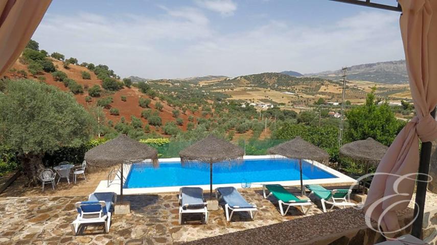 Casa con terreno en venta en Almogía, Almogía photo 0