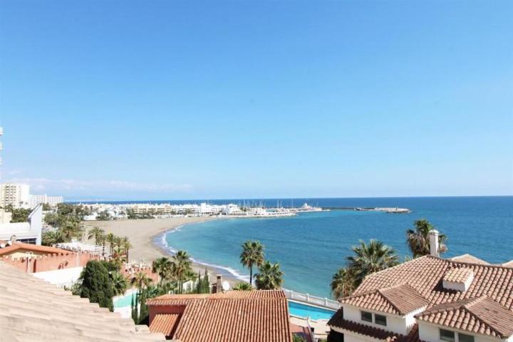 Piso en venta en Benalmádena, 2ª línea de playa photo 0