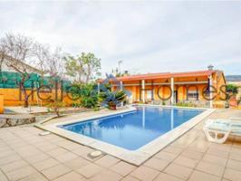 Casa en venta en Sant Pere de Ribes, Els Cards photo 0