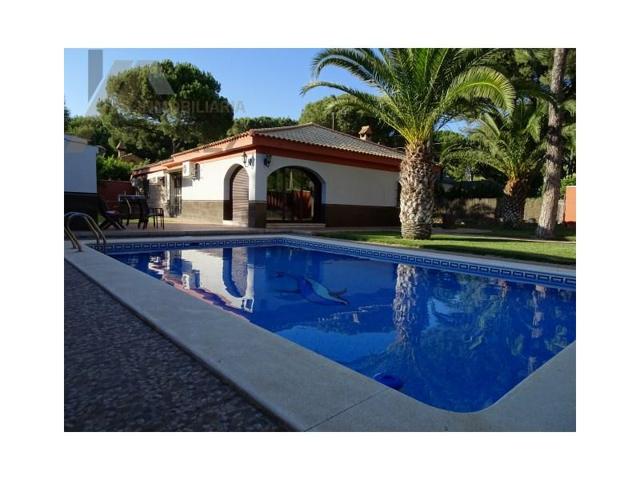 Casa en venta en Carmona, Carmona photo 0