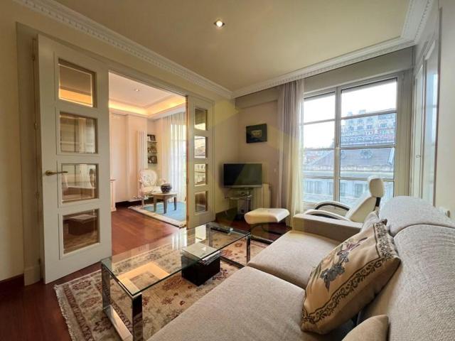 Piso en venta en Oviedo photo 0