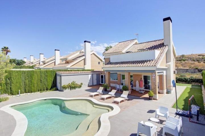 Chalet en venta en Otura, Campo de golf photo 0