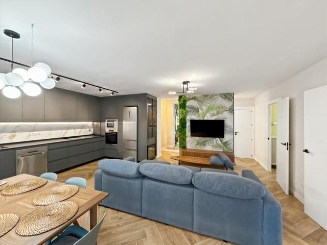 Piso en venta en Torremolinos, La Carihuela photo 0