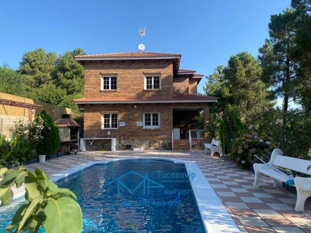 Chalet en venta en El Tiemblo photo 0