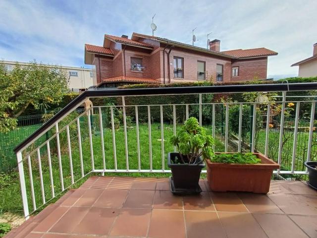 Adosada en venta en Vitoria-Gasteiz, Vitoria-Gasteiz photo 0