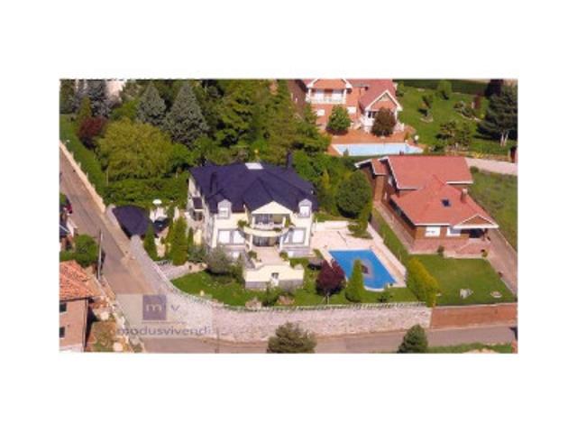 Chalet en venta en Valdefresno photo 0