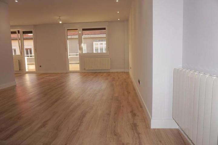 Piso en venta en Vitoria-Gasteiz, Centro photo 0