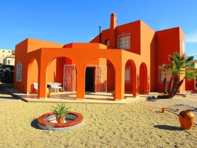 Chalet en venta en Vera photo 0