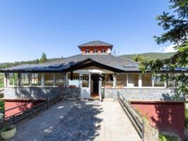 Edificio en venta en Alp photo 0