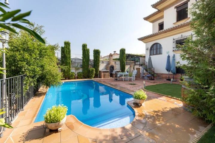 Chalet en venta en Monachil, COLINAS BERMEJAS photo 0