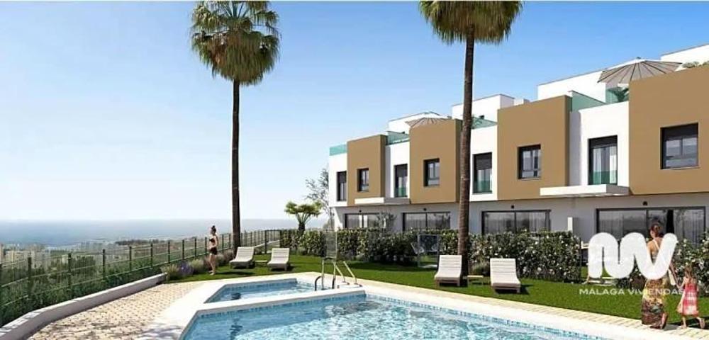 Chalet en venta en Torre del Mar photo 0