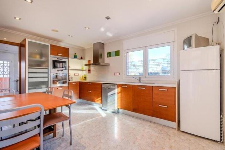 Adosada en venta en Celrà photo 0