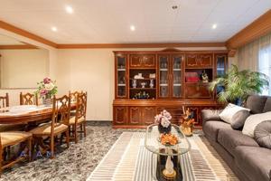 Casa en venta en Pineda de Mar, Plaça del Rei photo 0