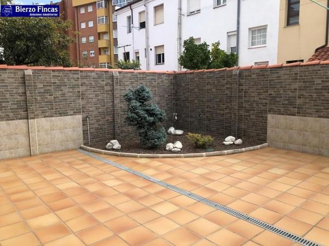 Casa con terreno en venta en León, La Palomera photo 0