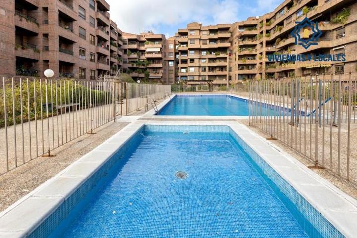 Piso en venta en Granada, Constitucion photo 0