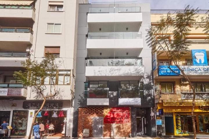 Apartamento en venta en Fuengirola, Puerto Deportivo photo 0