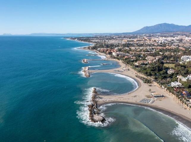 Apartamento en venta en Marbella, Nueva Andalucia photo 0