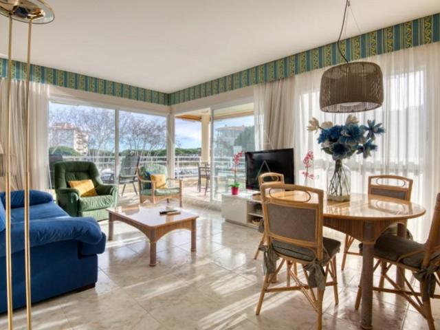 Apartamento en venta en Castell-Platja d'Aro photo 0