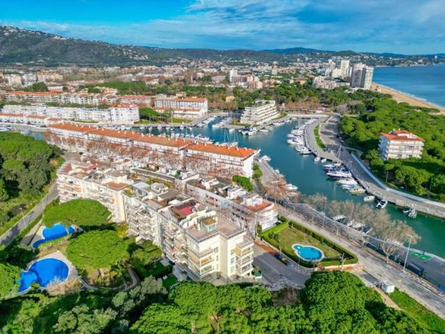 Piso en venta en Castell-Platja d'Aro, Puerto Nautico photo 0