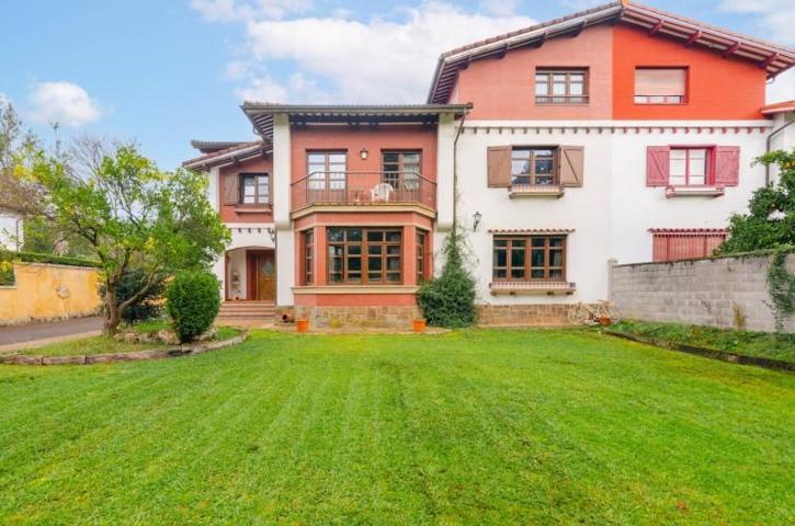 Chalet en venta en Langreo, La Felguera photo 0