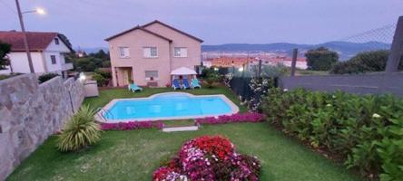 Casa en venta en Poio photo 0